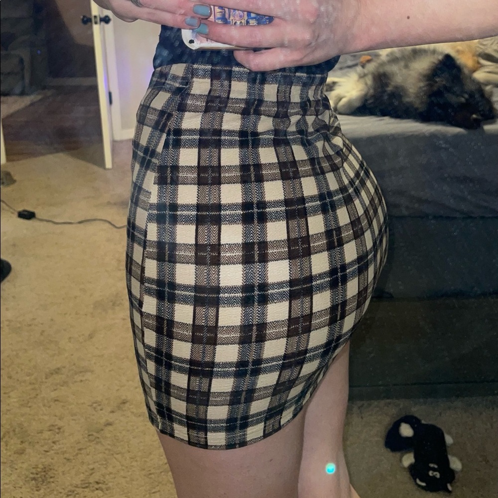 Preppy 90s mini skirt fall time
